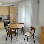 Moewe Mit Balkon, Ein Strandkorb Im Sommer Und 2 Fahrraeder Цемпин
