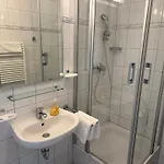 Moewe Mit Balkon, Ein Strandkorb Im Sommer Und 2 Fahrraeder Апартаменты