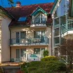 Moewe Mit Balkon, Ein Strandkorb Im Sommer Und 2 Fahrraeder *