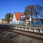 Moewe Mit Balkon, Ein Strandkorb Im Sommer Und 2 Fahrraeder Апартаменты