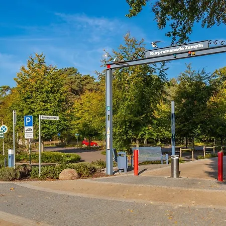 Moewe Mit Balkon, Ein Strandkorb Im Sommer Und 2 Fahrraeder Apartmán Zempin