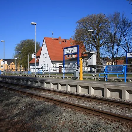 Moewe Mit Balkon, Ein Strandkorb Im Sommer Und 2 Fahrraeder Apartmán