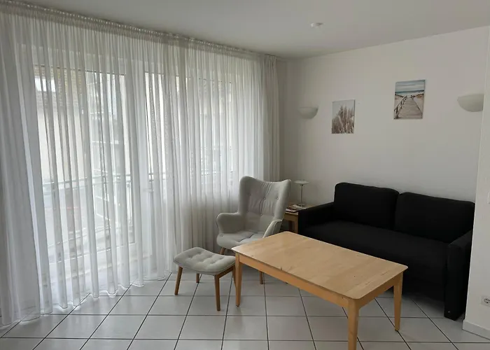 Moewe Mit Balkon, Ein Strandkorb Im Sommer Und 2 Fahrraeder *