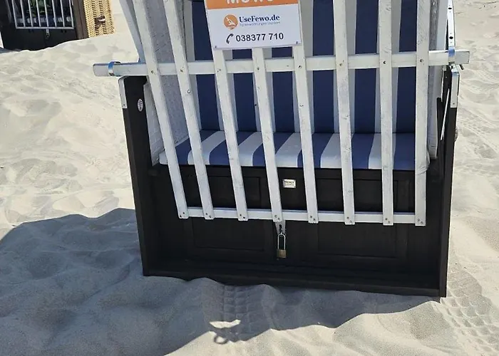 Moewe Mit Balkon, Ein Strandkorb Im Sommer Und 2 Fahrraeder * 泽姆平