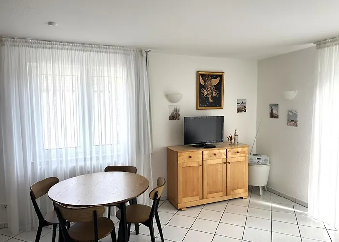 Moewe Mit Balkon, Ein Strandkorb Im Sommer Und 2 Fahrraeder 公寓 泽姆平