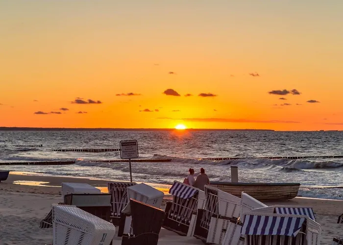 Moewe Mit Balkon, Ein Strandkorb Im Sommer Und 2 Fahrraeder